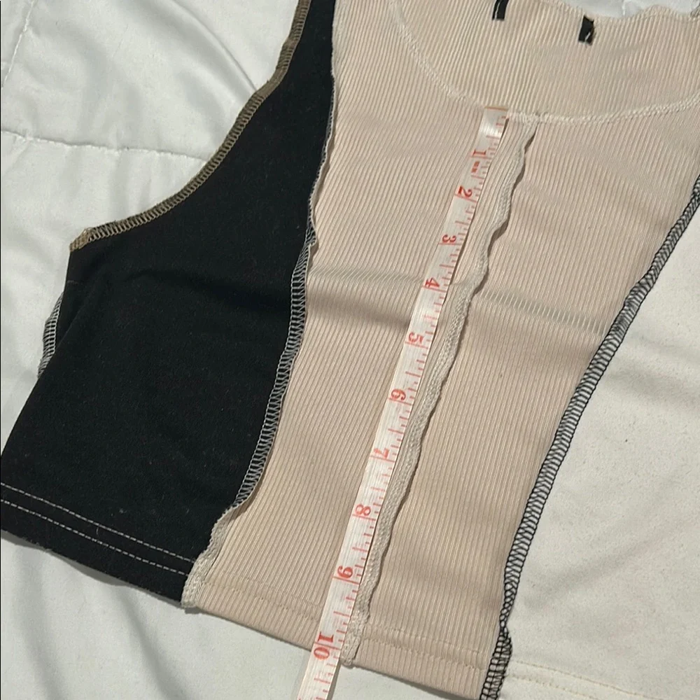 Colorblock Sleeveless Crop Top - Picture 4 of 6